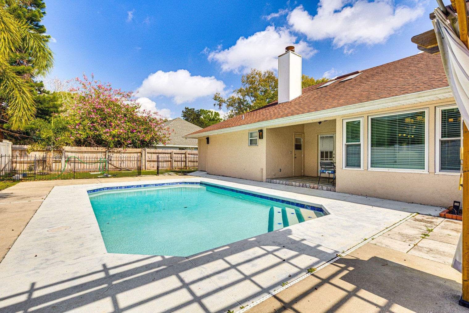 Building Photo - 4955 Southfork Ranch Dr