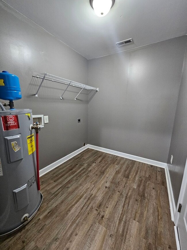 Building Photo - 3 Bed, 2 Bath Home In Woodbury Farm!