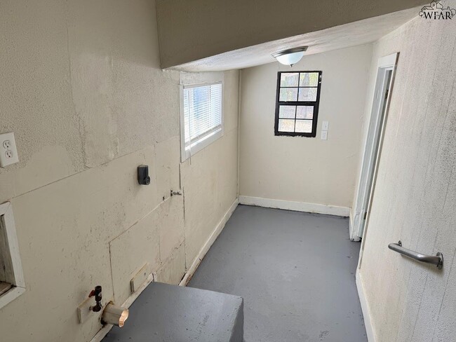 Building Photo - 1627 Oceola Ave