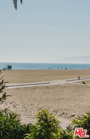 Building Photo - 936 Palisades Beach Rd