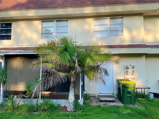 Building Photo - 4/2.5 Condo with beautifully updated kitchen, in Sarasota, location is Ideal!!