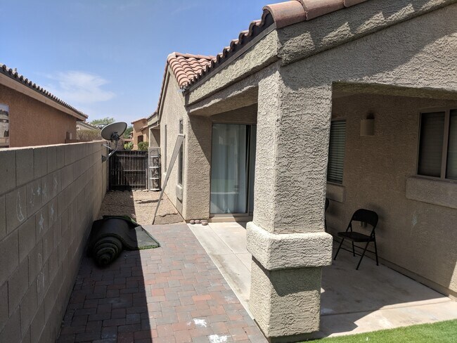 Building Photo - 3 Bedroom 2 Bath Rental.