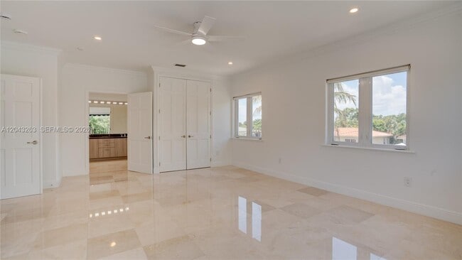Building Photo - 500 SW 51st Ct