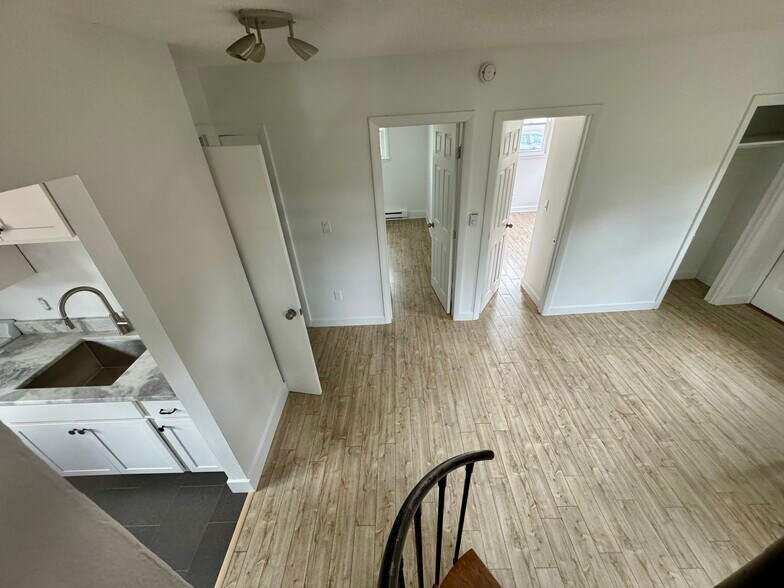 Building Photo - 100 Main St