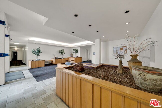 Building Photo - 900 Euclid St