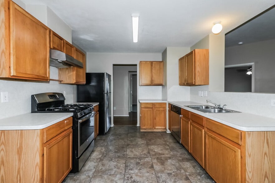 Building Photo - 6618 Sutton Meadows Dr