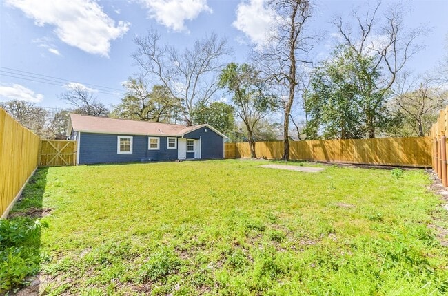 Building Photo - 8229 Carolwood Dr