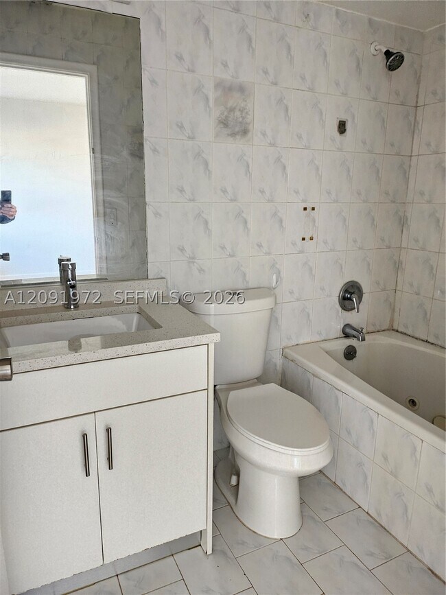 Building Photo - 4907 SW 137th Ct