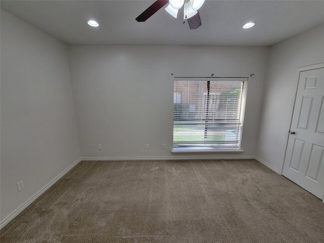 Building Photo - 2025 Augusta Dr