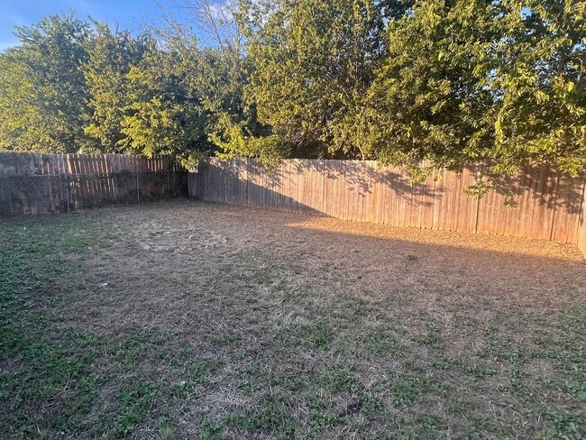 Building Photo - NEW IN MANAGEMENT- AVAILABLE NOW! ACCEPTING SECTION 8