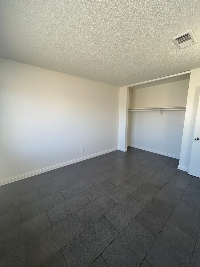 Building Photo - 3840 Hazelwood St