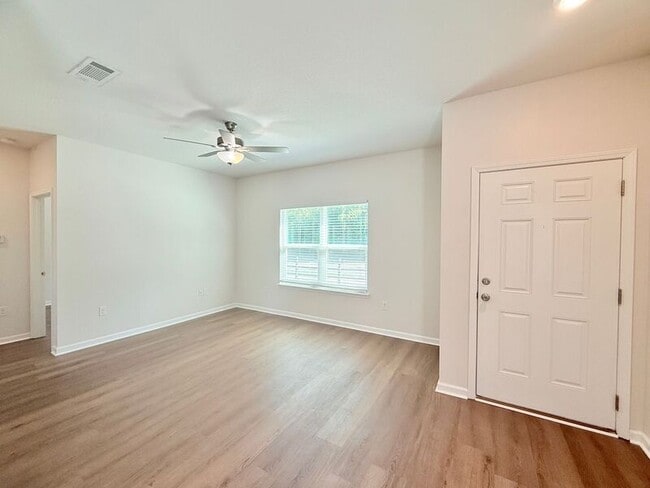 Building Photo - 8927 Untreiner Ave
