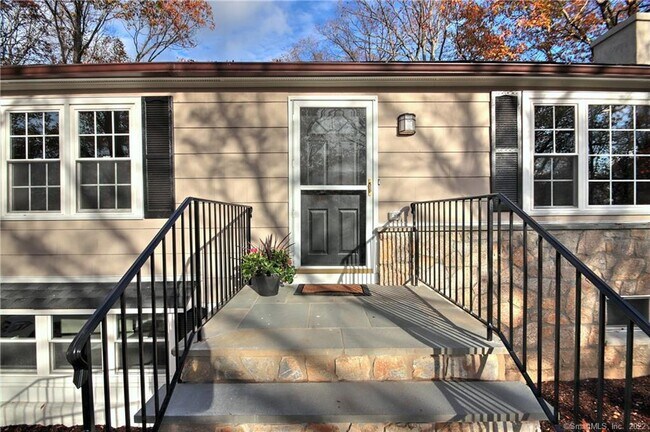 Building Photo - 29 Horseshoe Dr
