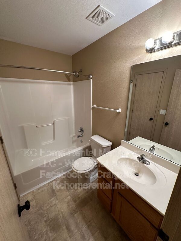 Building Photo - 8710 N Cleveland Ave