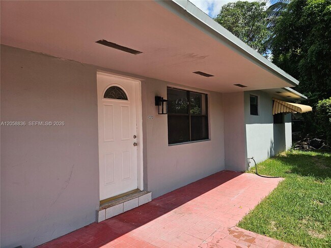 Building Photo - 1373 NE 144th St