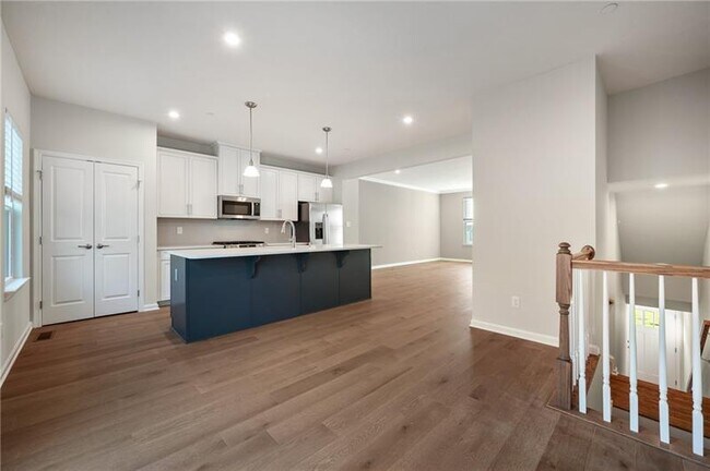 Building Photo - 204 Scenic Dr