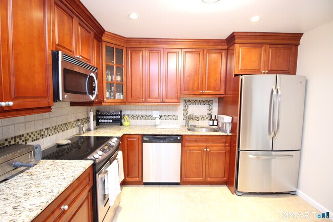 Building Photo - 30 Maple Tree Ave