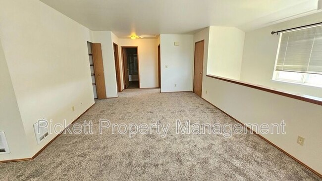 Building Photo - 2641 Stephenson Ave