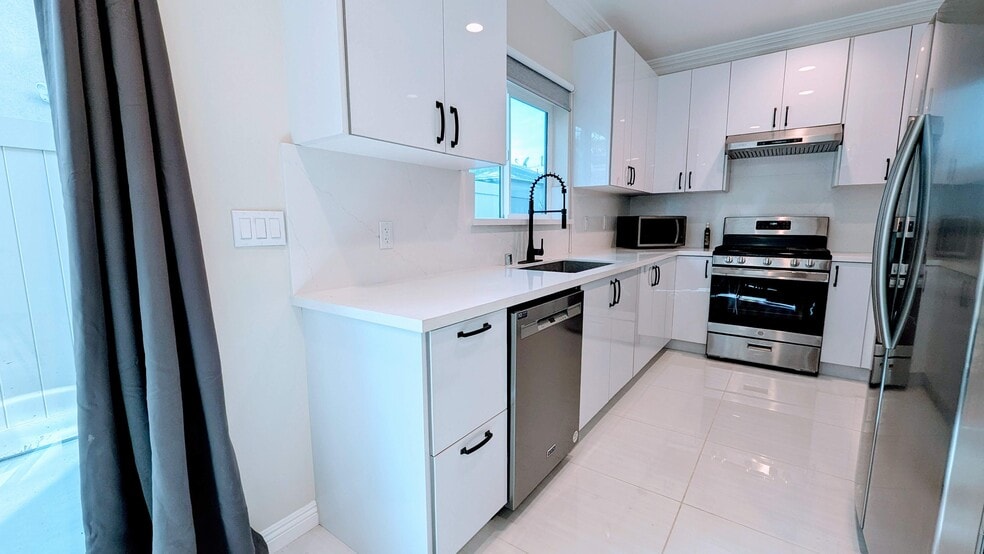 Building Photo - 342 Pasadena Ave