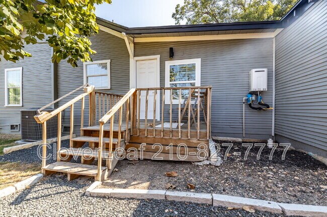 Building Photo - 210 Dumoulin Ave