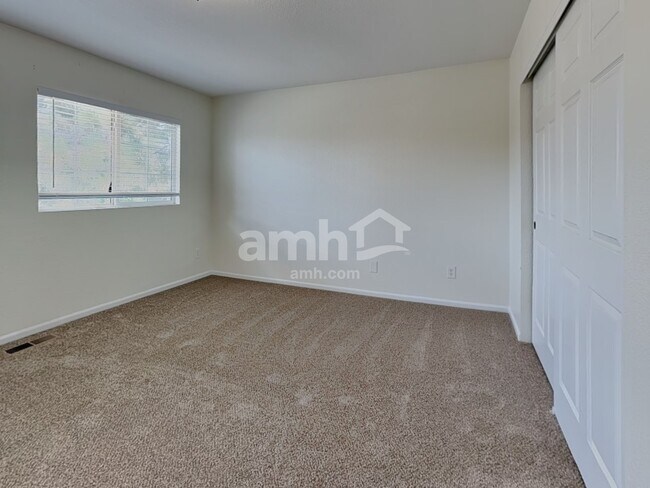 Building Photo - 9762 Chambers Dr