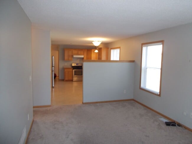 Building Photo - 3 Bedroom, 1 Bathroom Home.