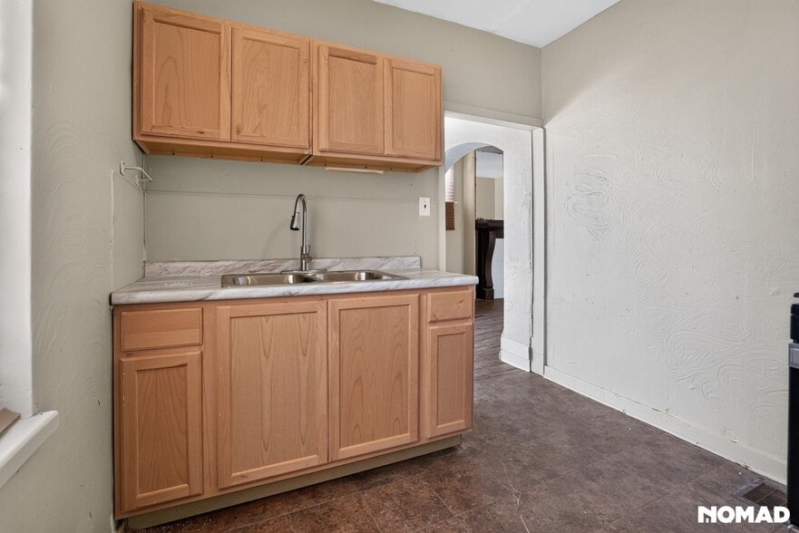 Building Photo - 4829 Lougean Ave