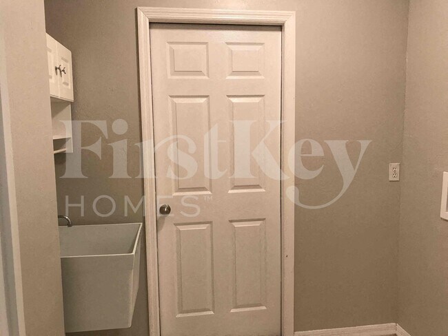 Building Photo - 18205 Apple Rd