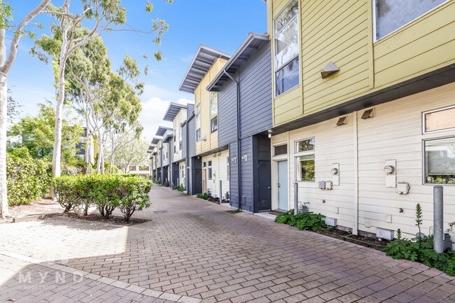 Building Photo - 1222 32nd St