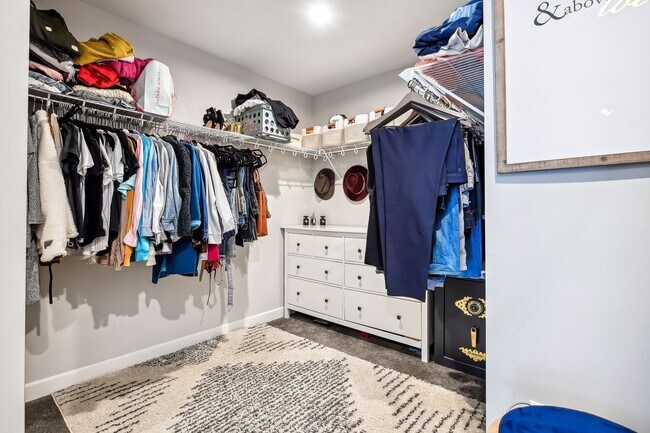 Building Photo - 2275 Lakeshore Point Dr N E