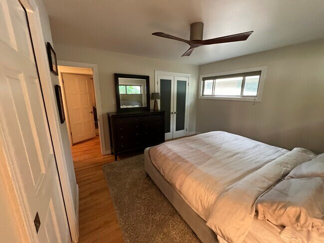 Building Photo - 2209 E Floyd Pl