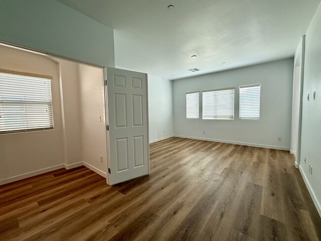 Building Photo - 4 BED, 2.5 BATH, 2 CAR-GARAGE, TWO-STORY, SINGLE FAMILY HOME FOR