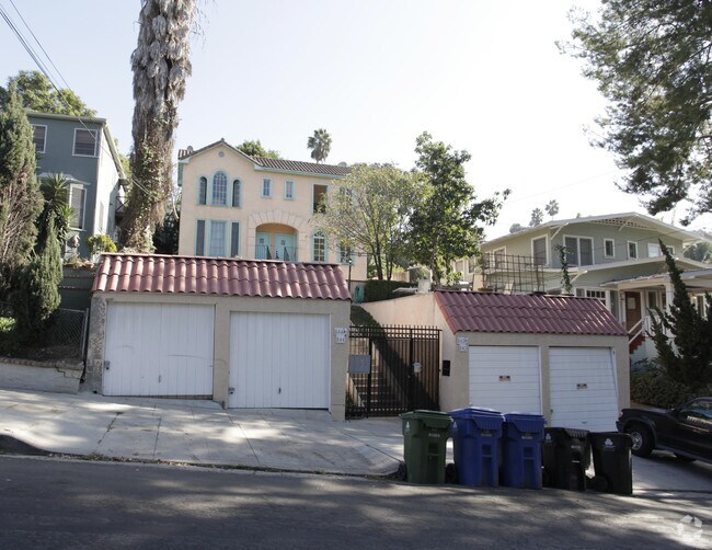 Primary Photo - 842 Hyperion Ave