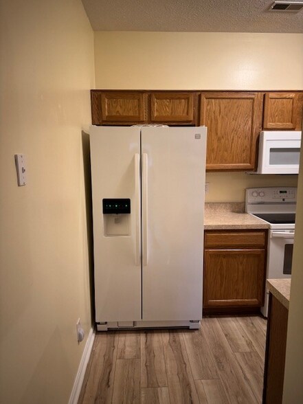 Building Photo - 9415 Magnolia Ridge Dr