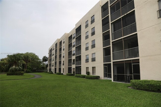 Building Photo - 2900 NW 42nd Ave