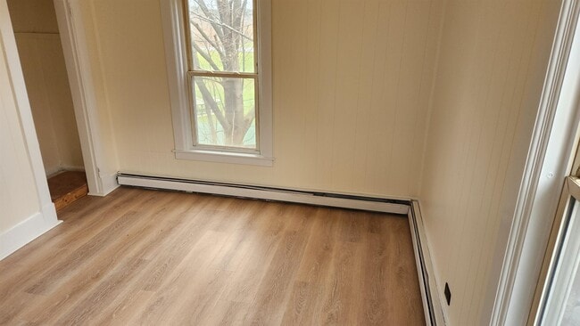 Building Photo - 42 Chestnut St