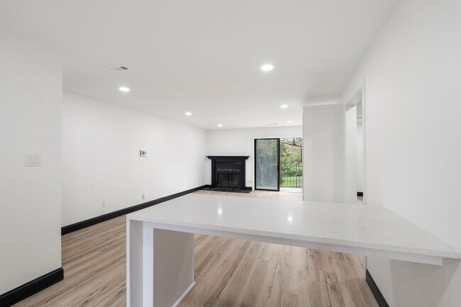 Building Photo - Welcome to Uptown Living in a South Park S...