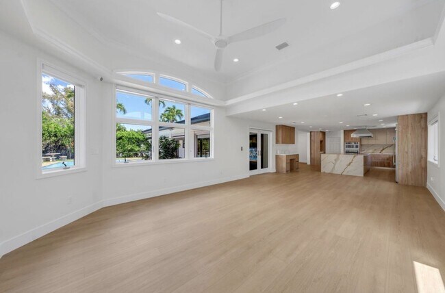 Building Photo - 5120 Carillo St