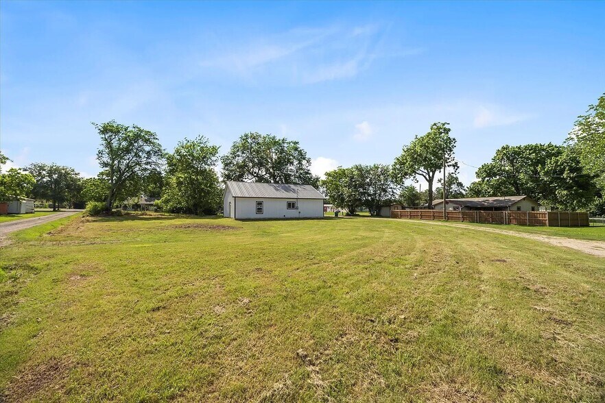 Yard - 108 W Locust St