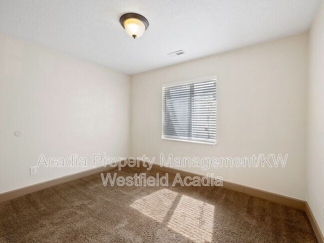 Building Photo - 25 E 2250 N