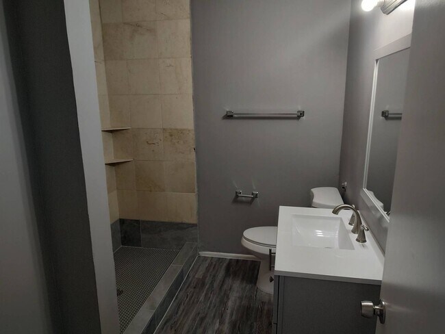 Building Photo - 1 Bedroom - 1 Bath -  Plus Office - 795 Sq...