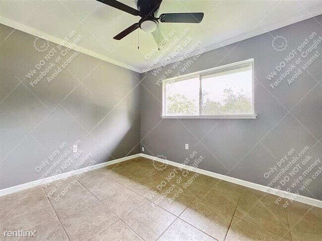 Building Photo - 8411 Collingwood-