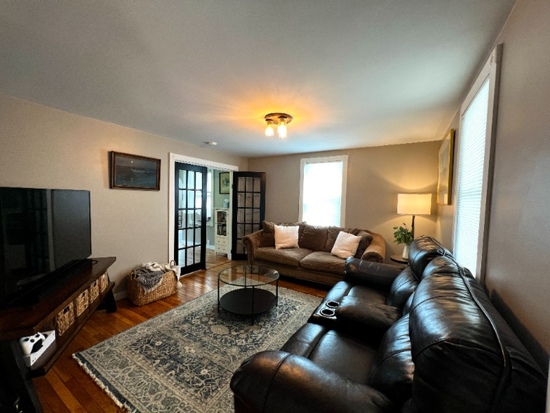 Building Photo - 252 Windsor St