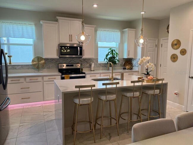 Beautiful modern kitchen - 2546 Volunteer Ave