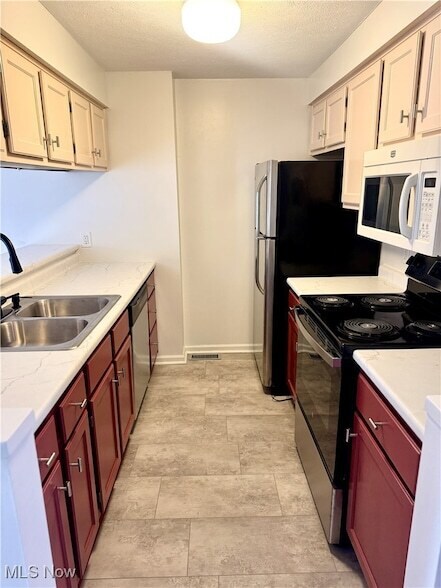 Building Photo - 1085 Sunhaven Dr