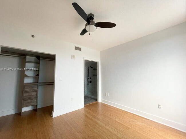 Building Photo - 1401 SW 22nd St