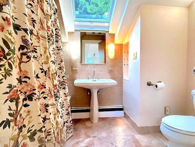 Building Photo - 82 Stearns Rd