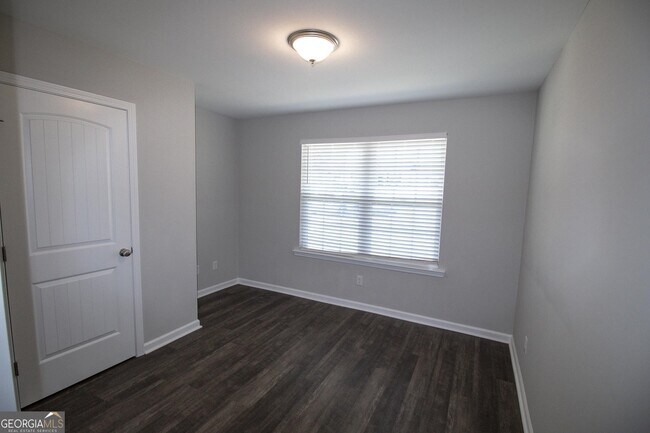 Building Photo - 107 Callaway Cres