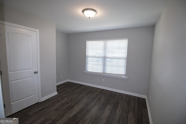 Building Photo - 139 Callaway Cres