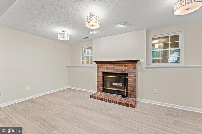 Building Photo - 144 Foxchase Dr